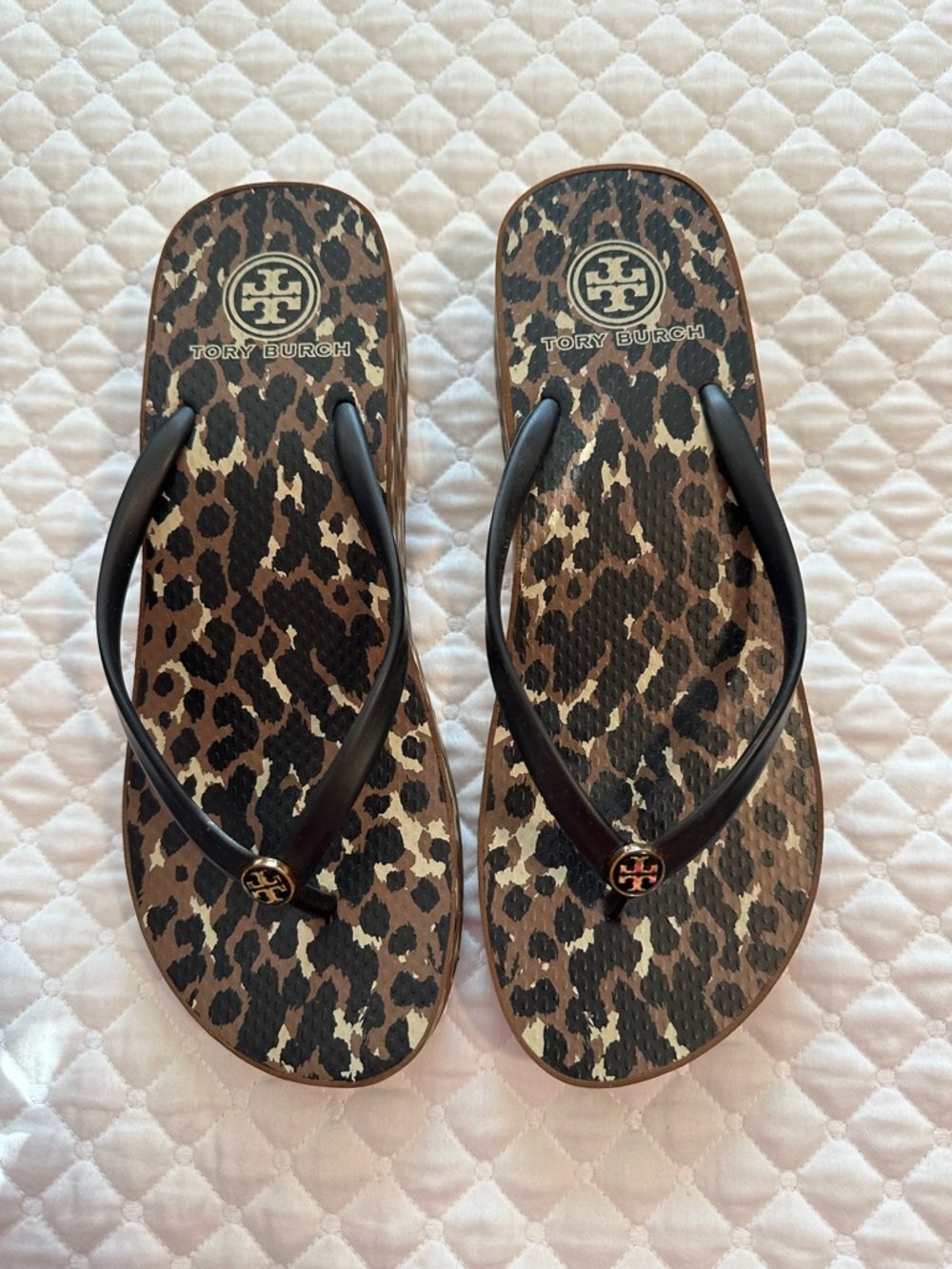 Tory Burch rubber platform flip flops, size 9M. New w/o tags, dustbag included!